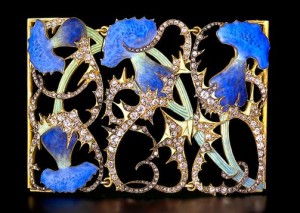 Lalique plaque de cou with a thistle motif, in enamel and diamonds.