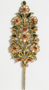 Turban ornament, India or Pakistan, early 18th century, set with rubies, emeralds, pale beryls and diamonds. Photo: V&A Museum.