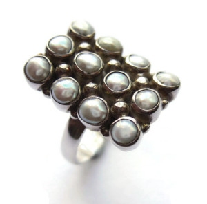Vintage seed pearl ring.