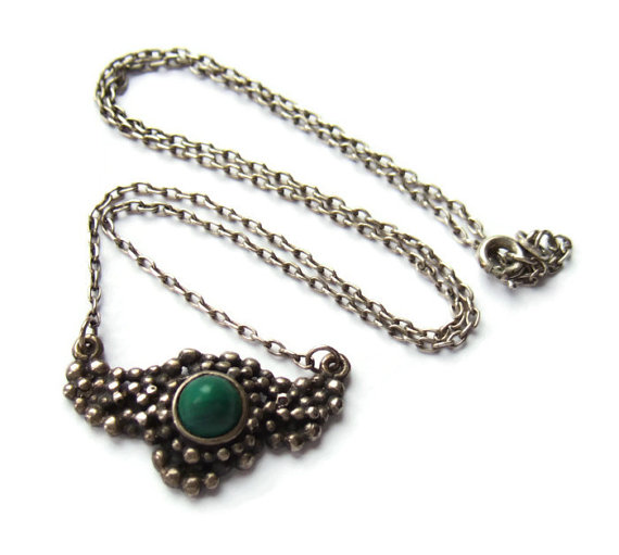 Malachite and sterling silver pendant necklace, with granulated decoration. 