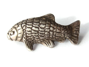 Vintage sterling silver fish brooch.